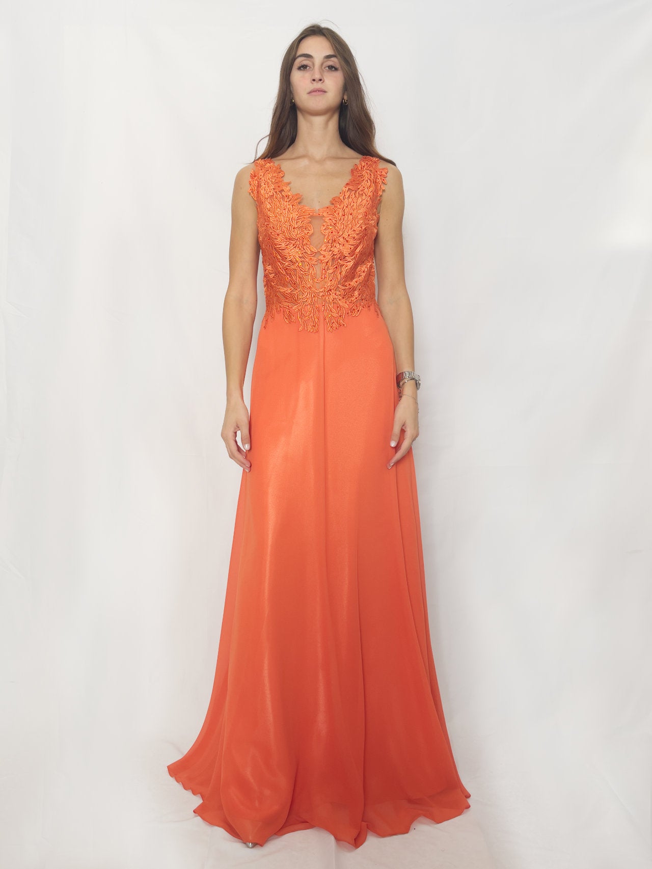 Abito con pizzo e strass