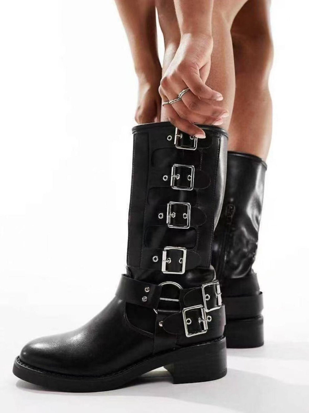 Stivali con fibbie multiple – New Line