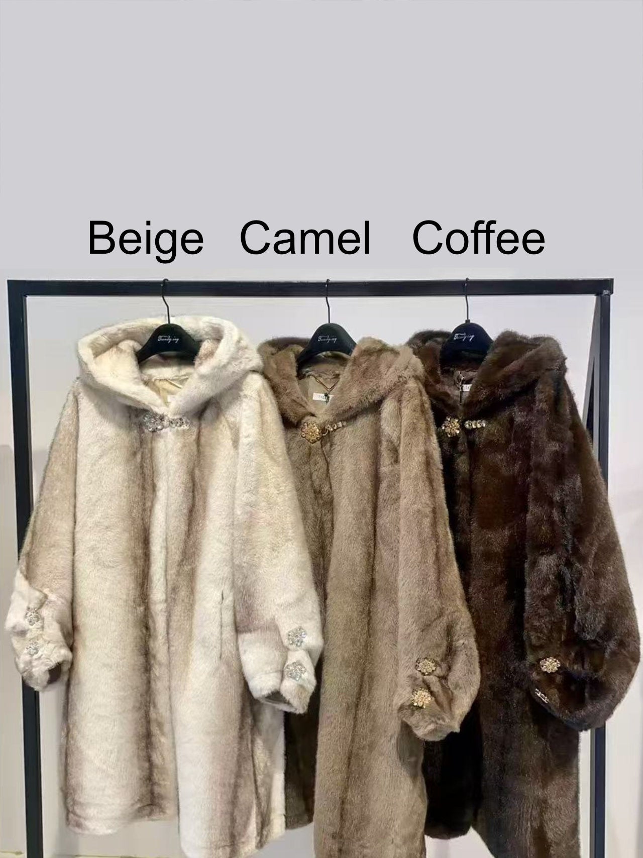 Pelliccia lunga con cappuccio