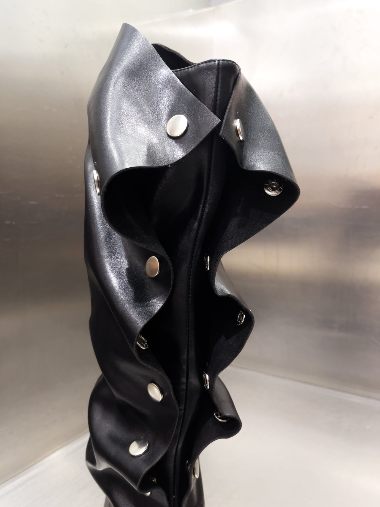 Stivali alti con bottoni automatici