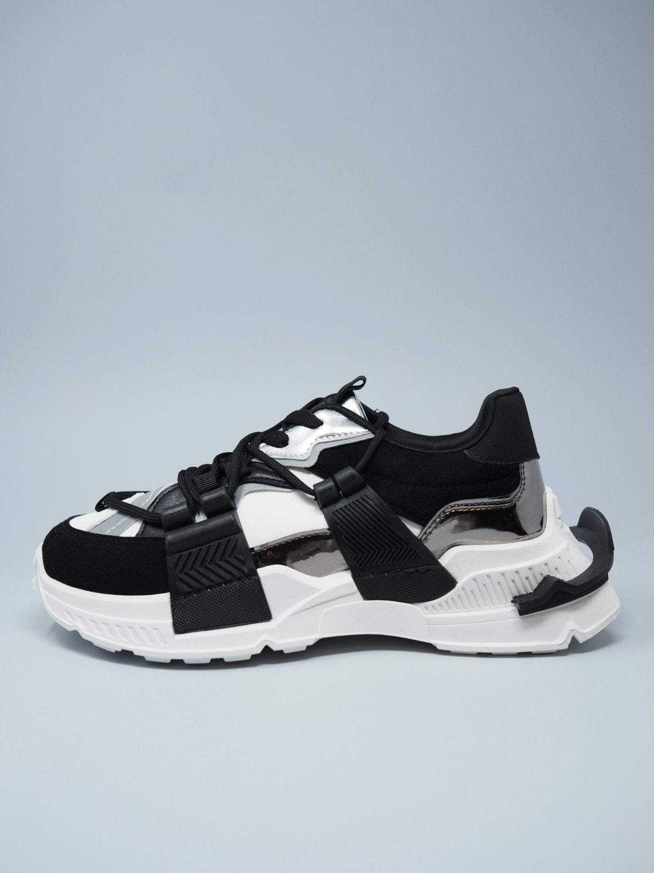 Sneakers con para e lacci doppi
