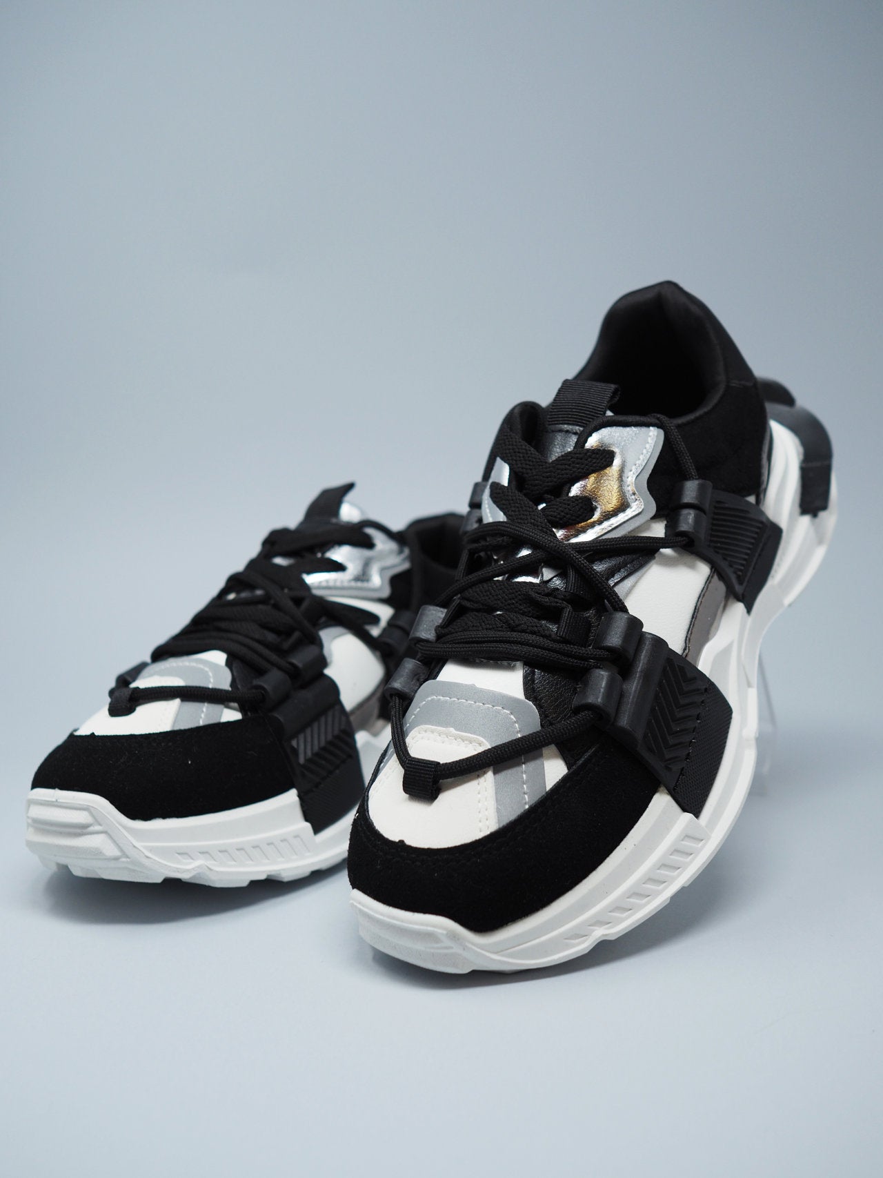 Sneakers con para e lacci doppi