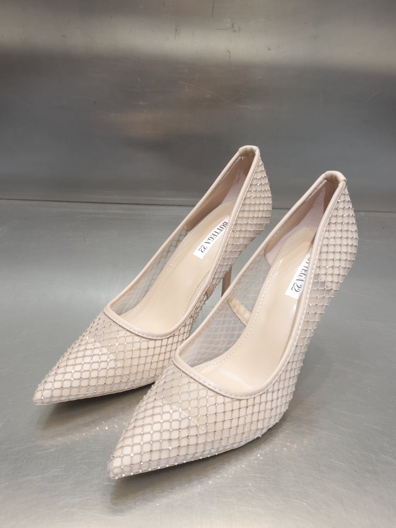 Décolleté a rete di strass