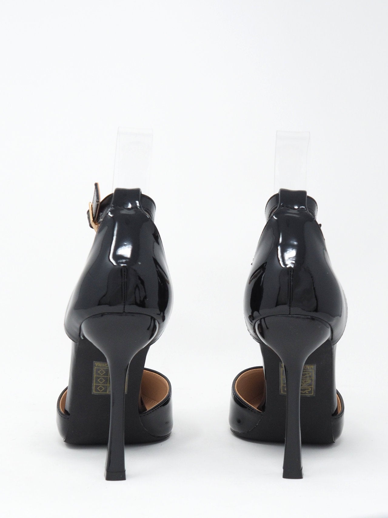 Décolleté lucide con cinturino