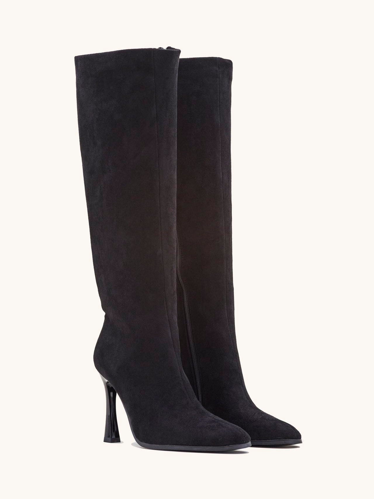 Stivali in camoscio con tacco fino