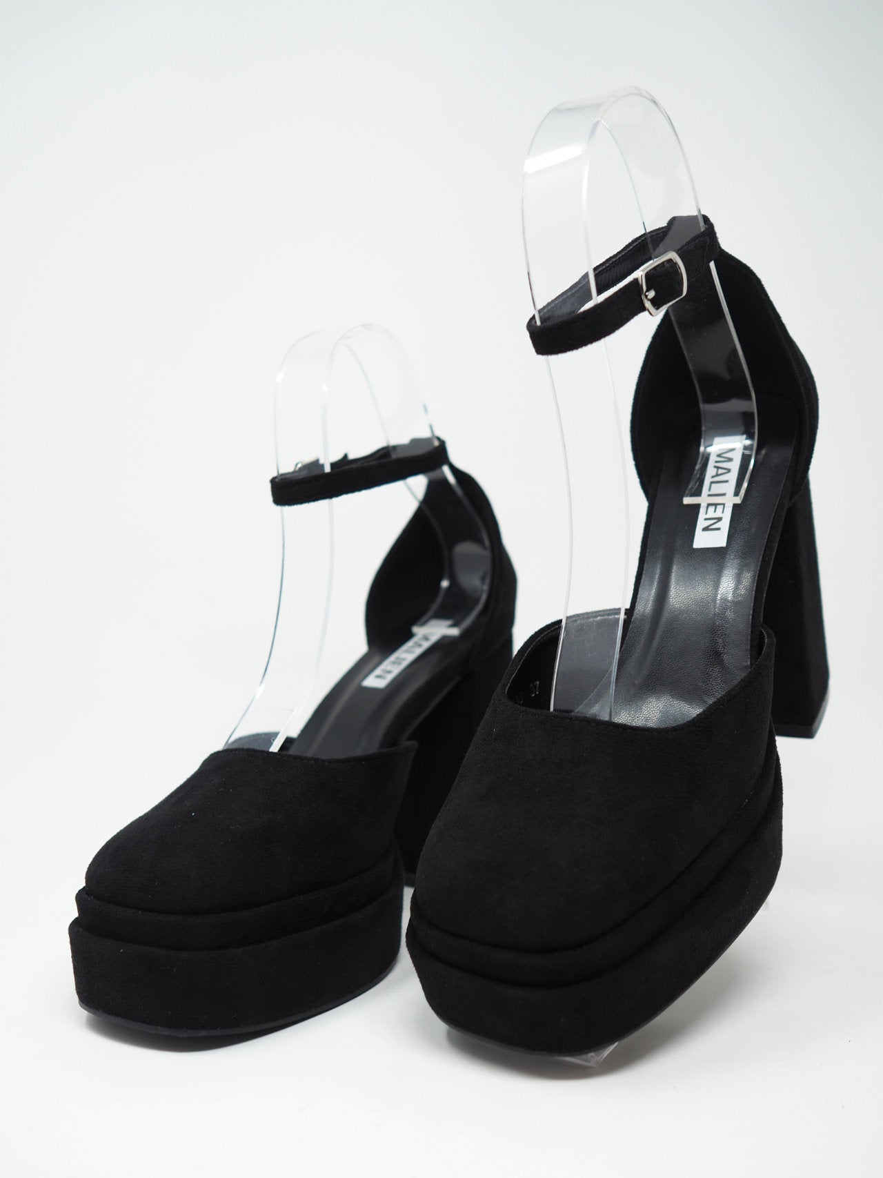 Décolleté con plateau e tacco grosso