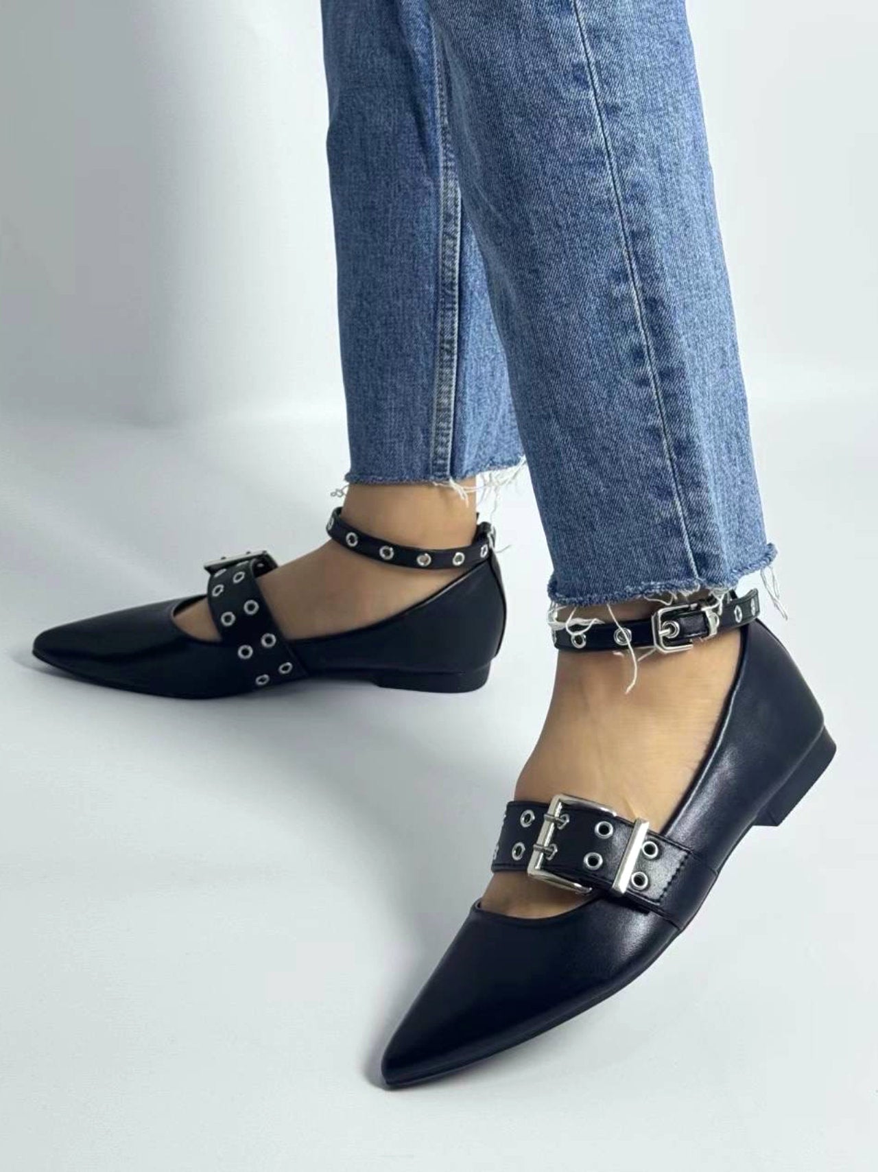 Ballerine a punta con cinturini