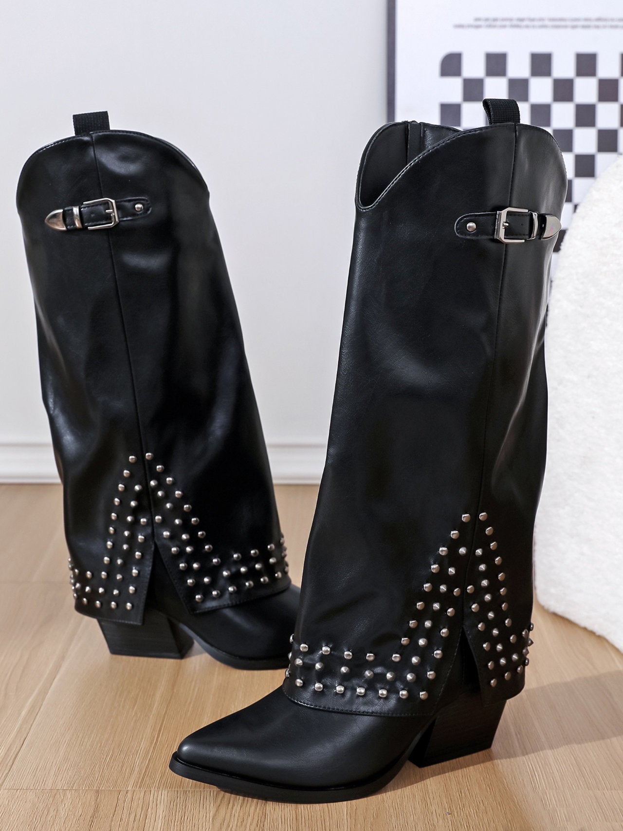 Texani con risvolto e borchie