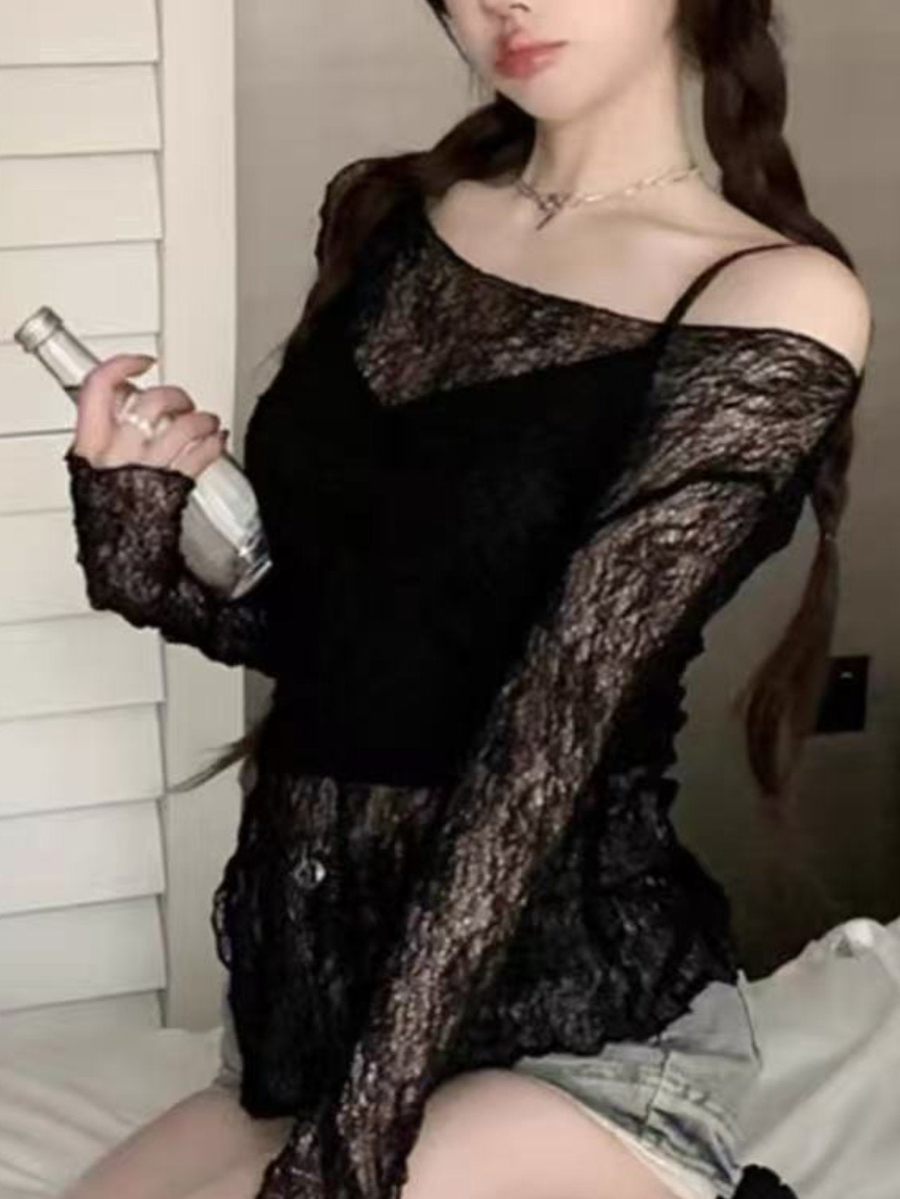 Maglia in pizzo con scollo largo