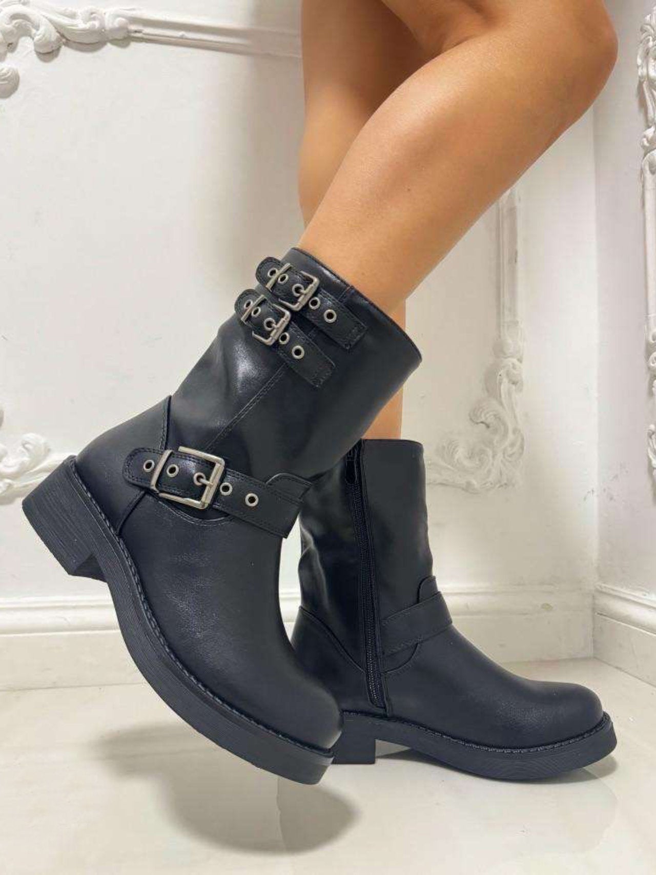 Infinity Stivaletti Biker Llanes In Pelle Per Donna - Tacco Medio 6 Cm, Chiusura Con Lacci E Cerniera Laterale, Gambale 13 Cm