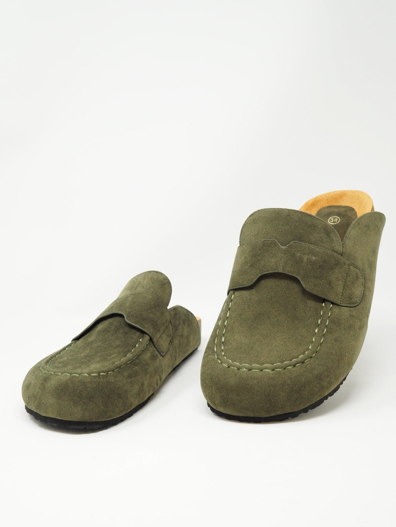 Ciabatte chiuse in camoscio