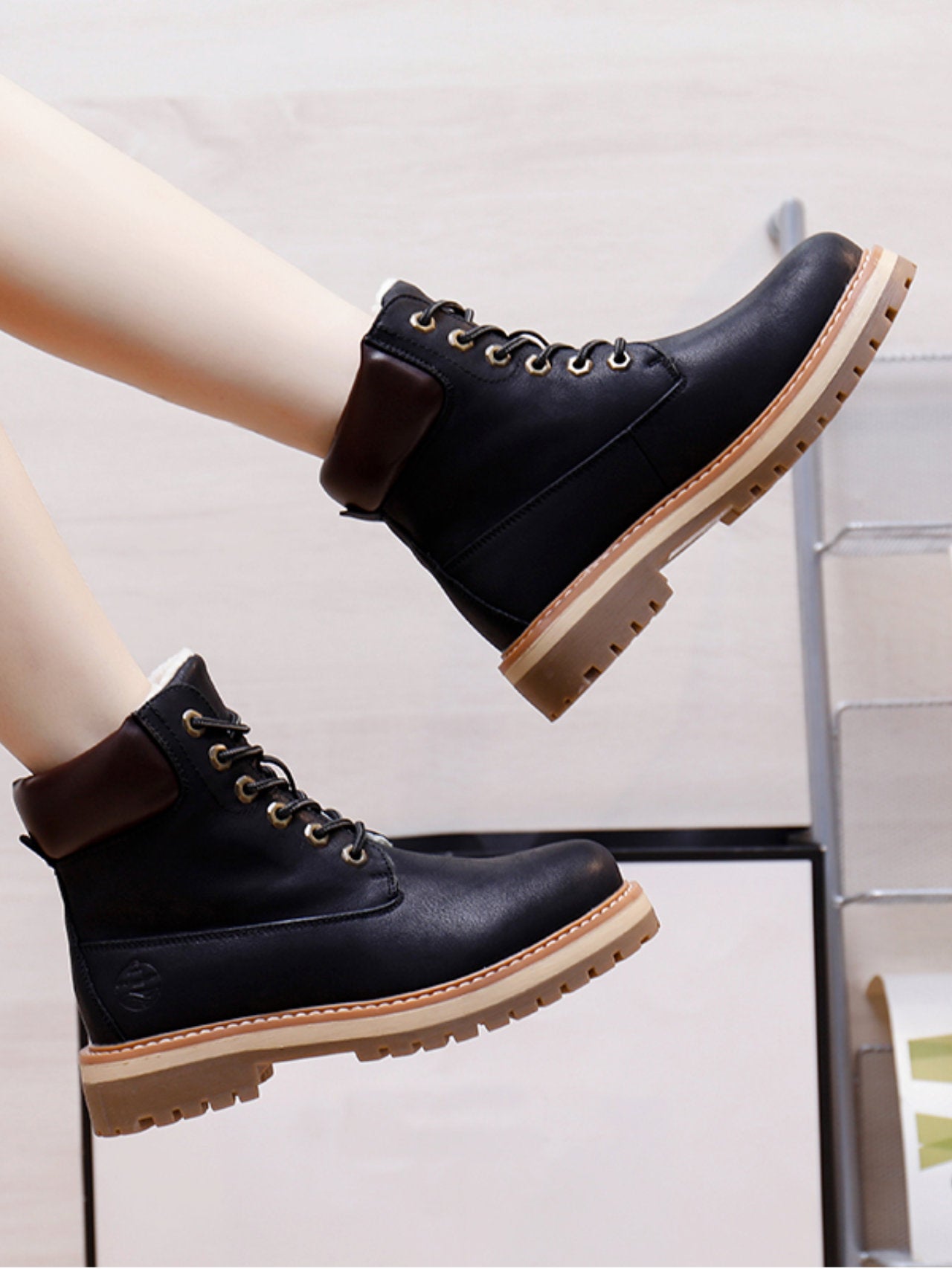 Stivaletti stringati con pelo dentro