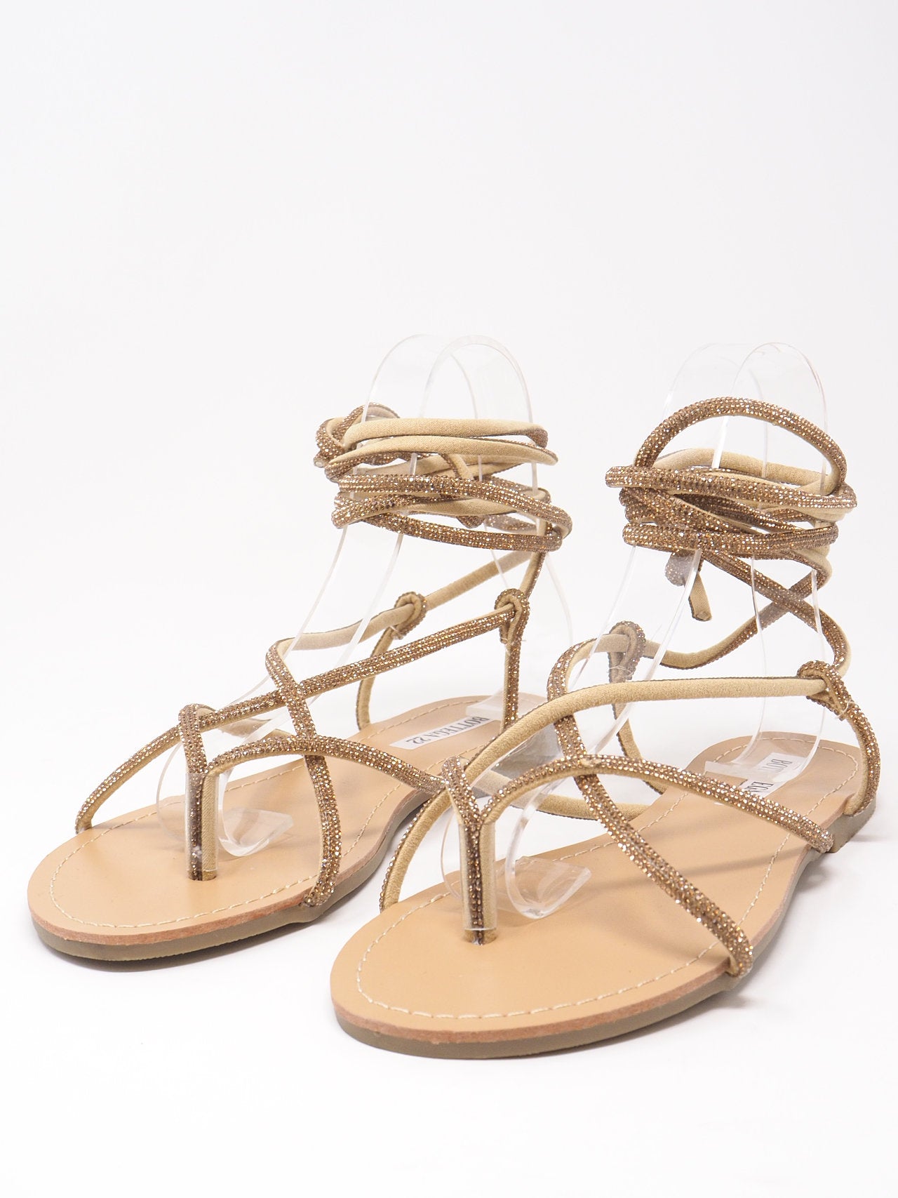 Sandali bassi con lacci strass