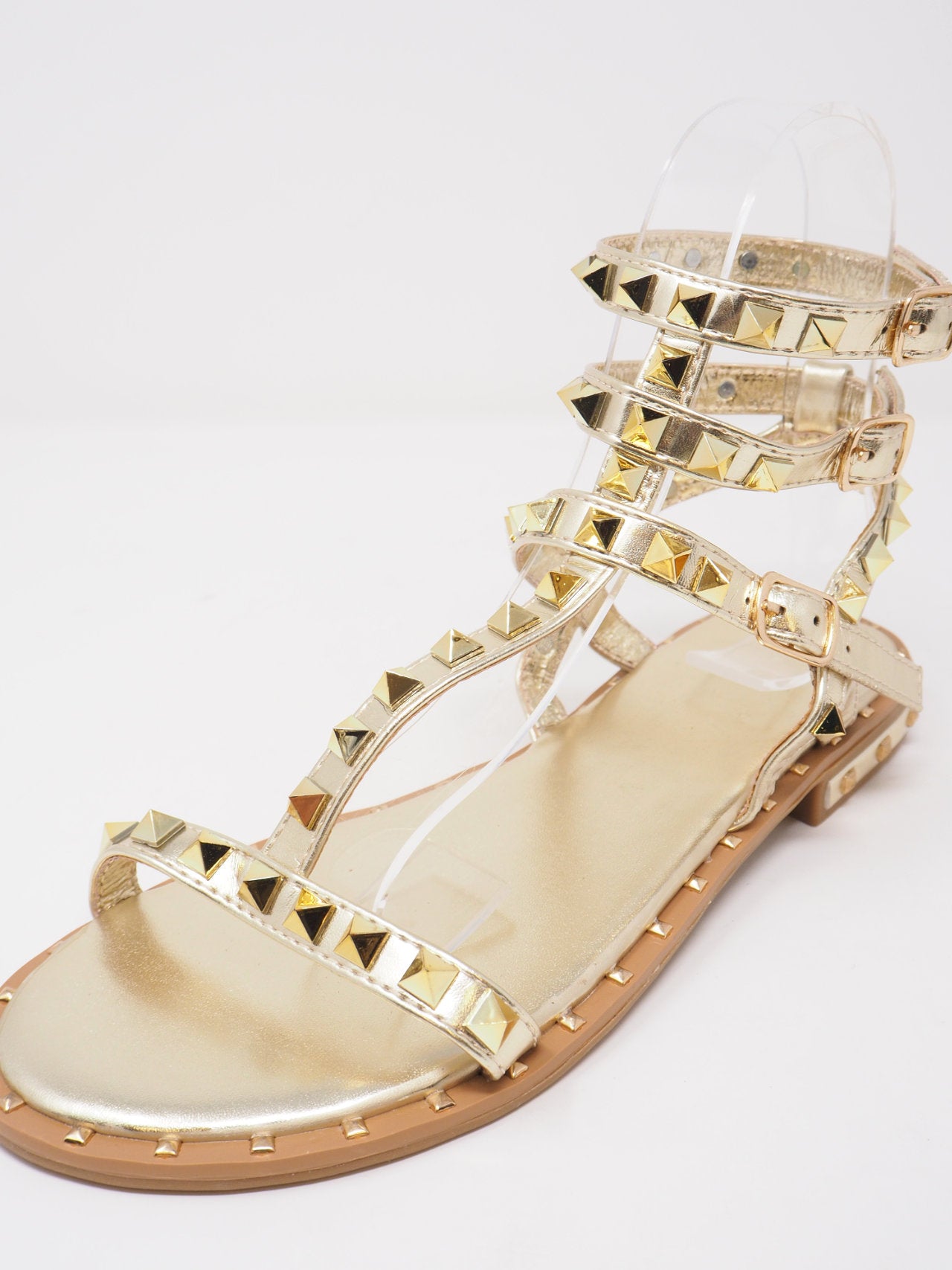 Sandali bassi con borchie appuntite