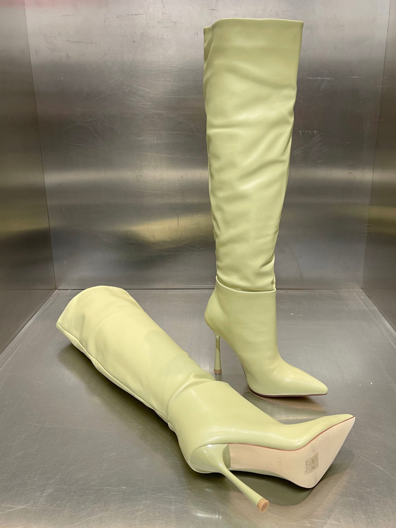 Stivali alti con tacco fino