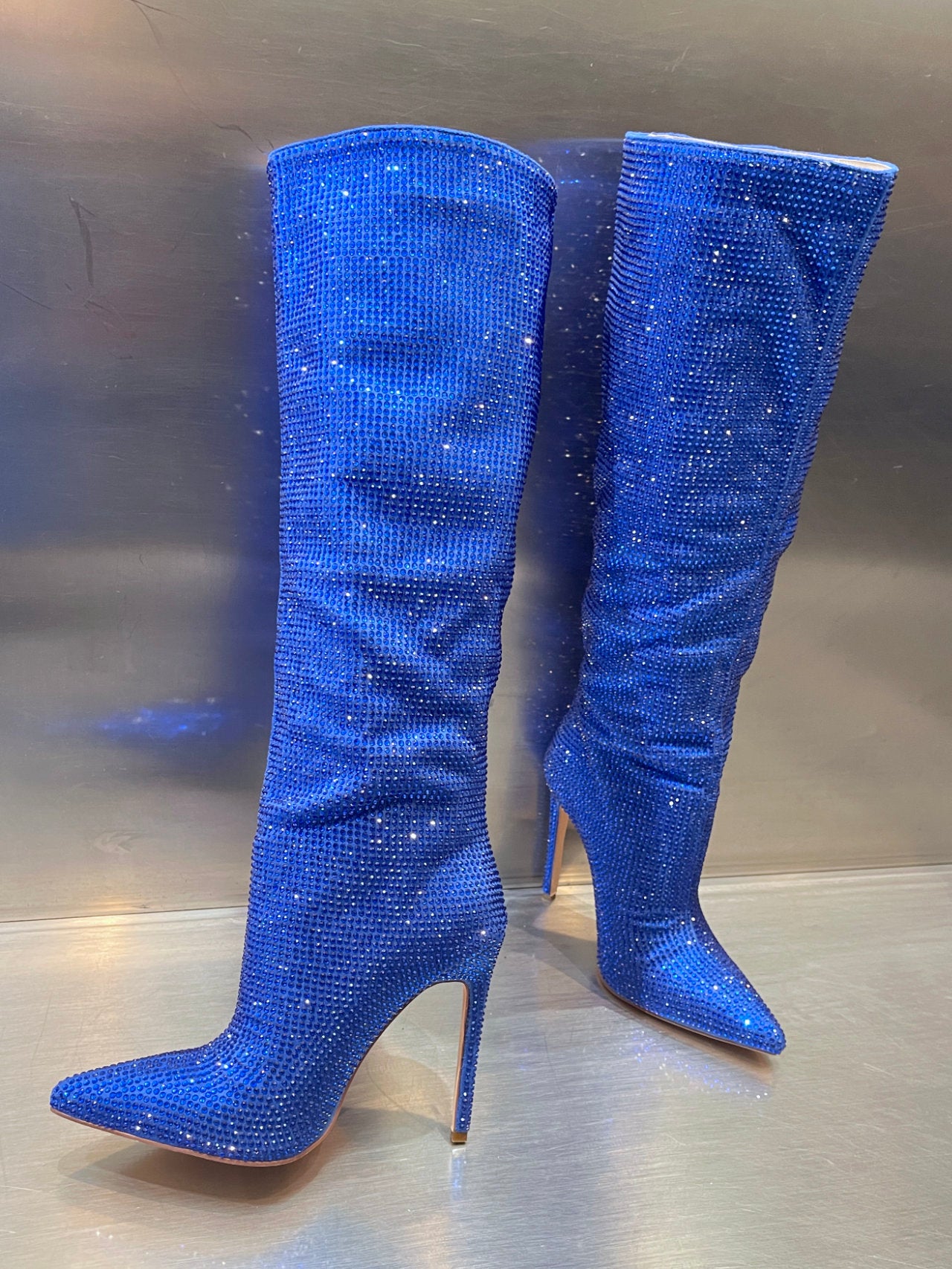 Stivali ricoperti di strass