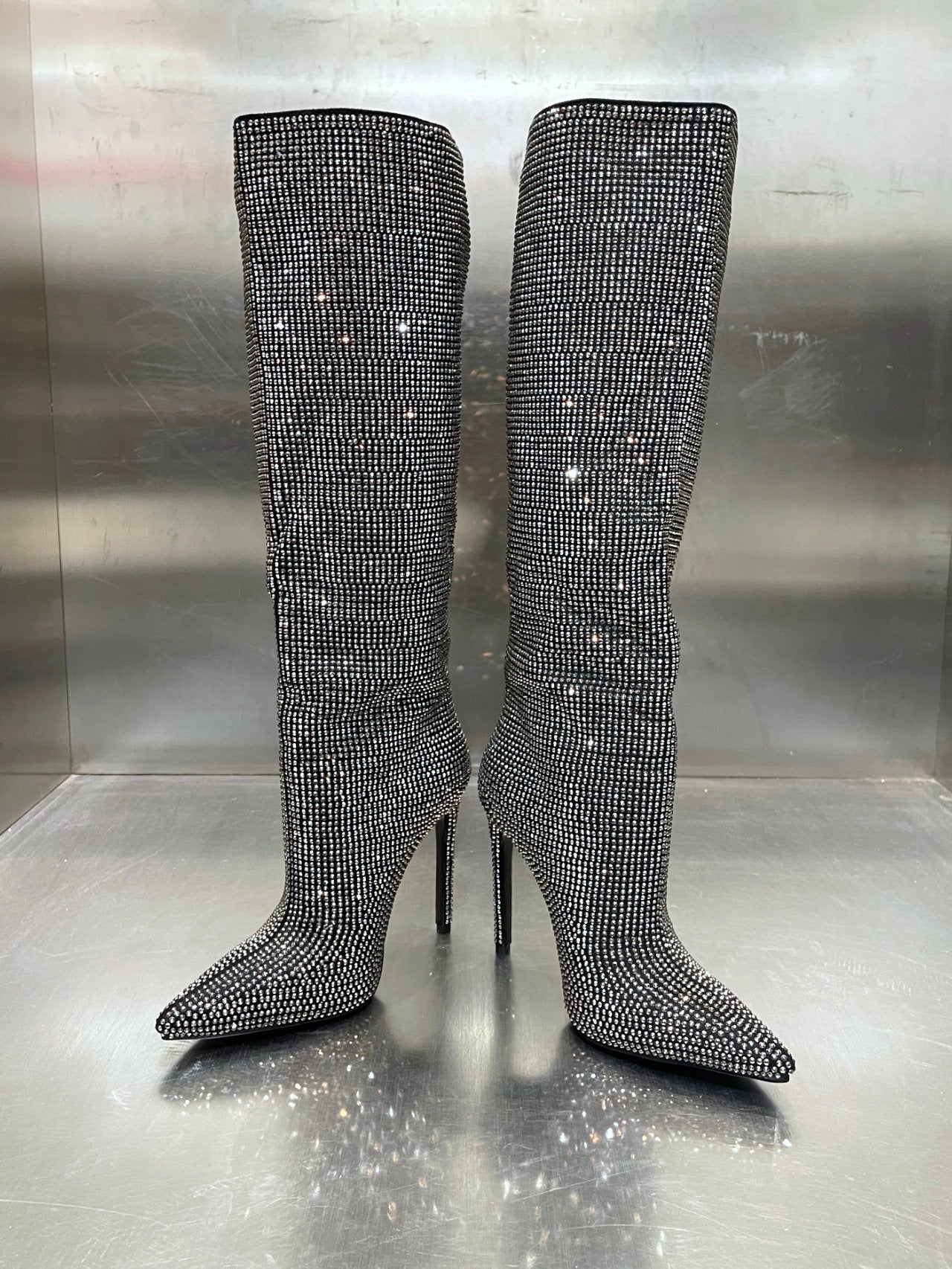 Stivali ricoperti di strass