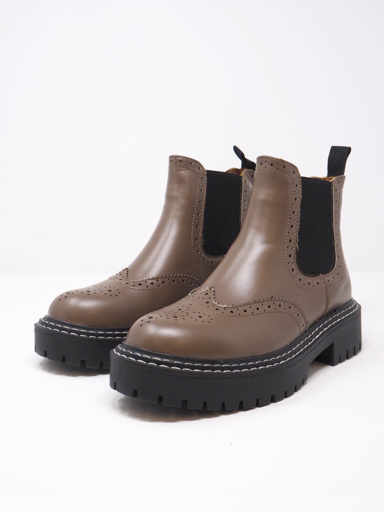 Stivaletti con ricamo inglese