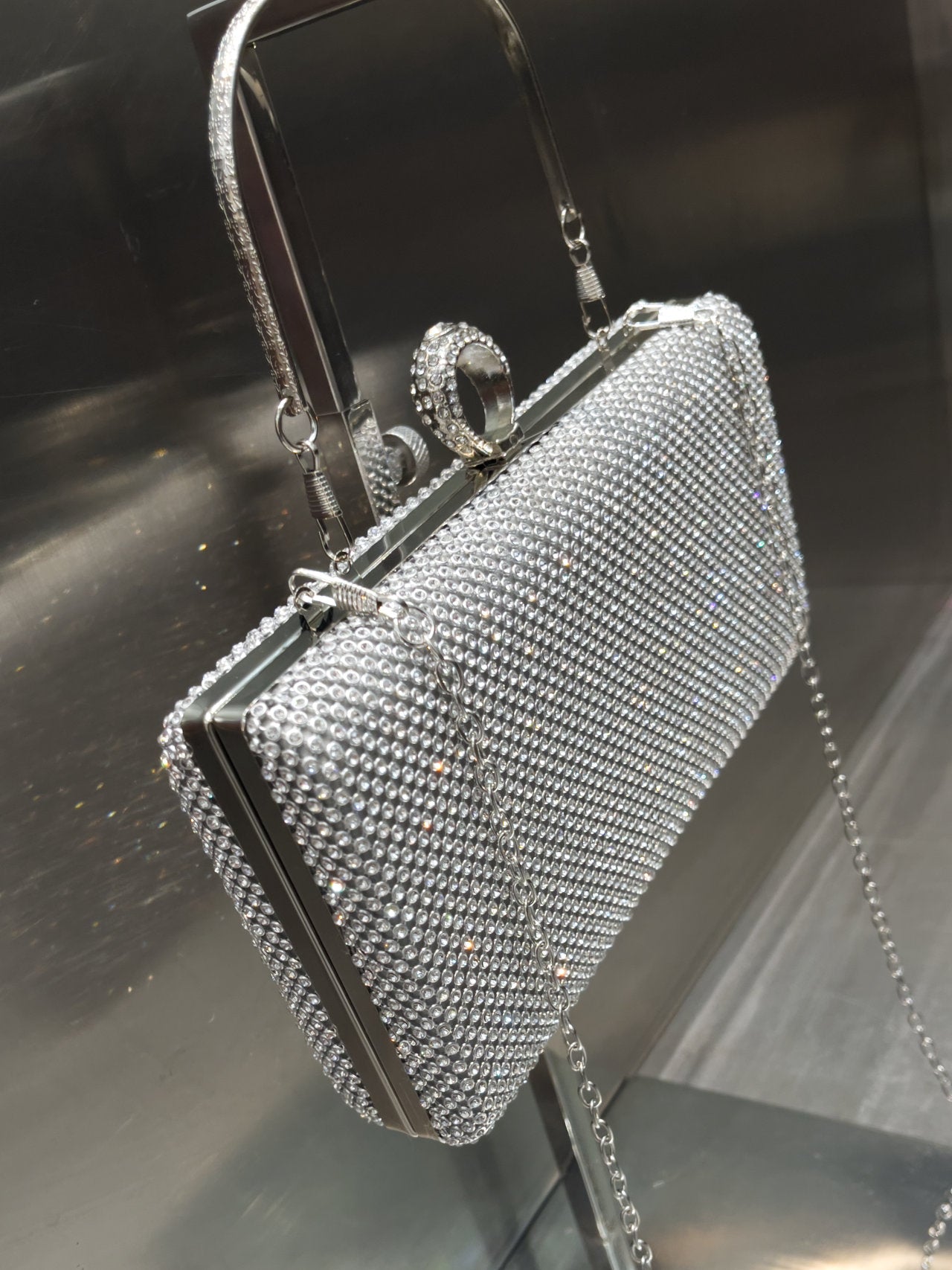 Pochette rigida con strass