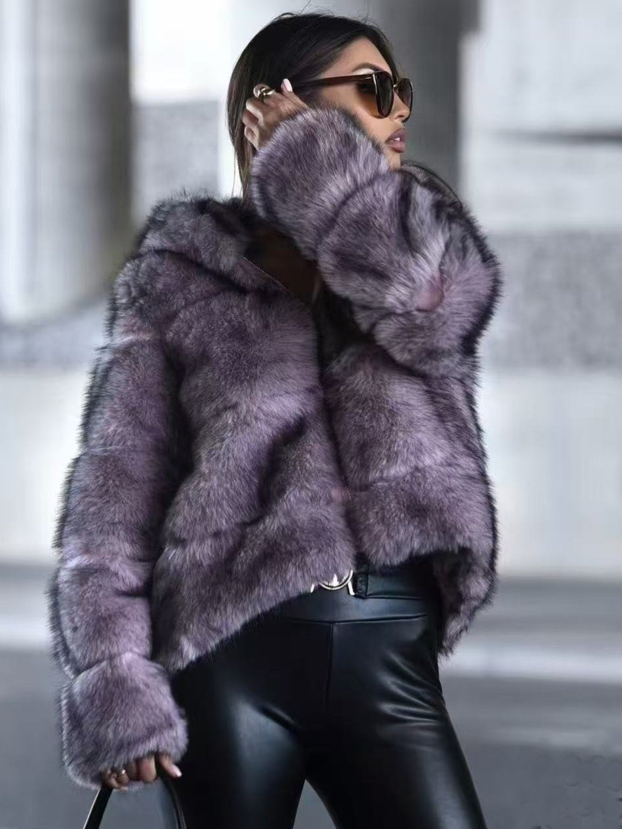 Pelliccia sfumata con cappuccio