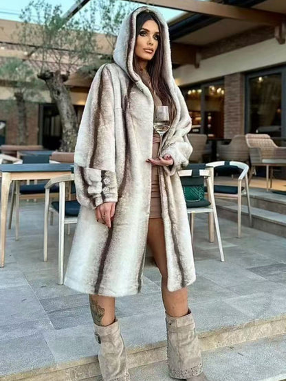 Pelliccia lunga con cappuccio