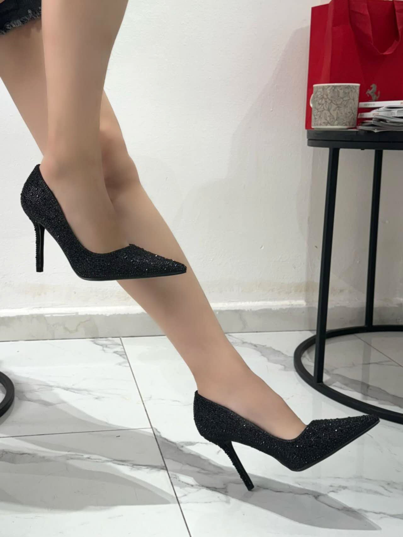 Décolleté con strass