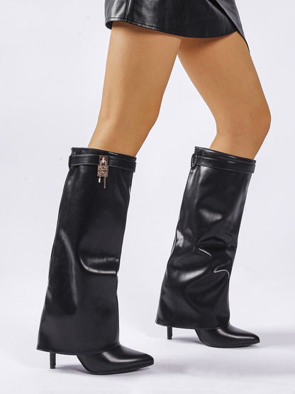 Stivali con risvolto e pendaglio