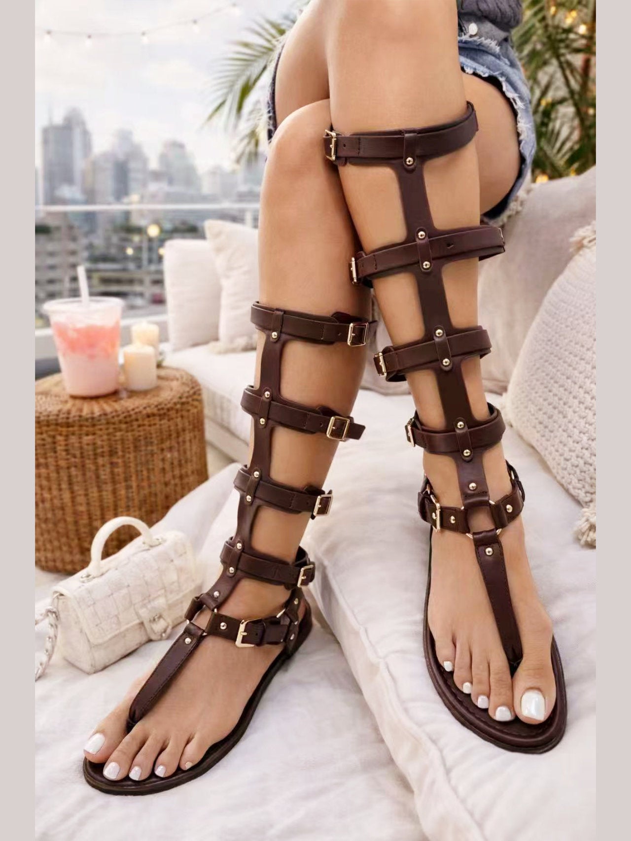 Sandali alla romana con borchie