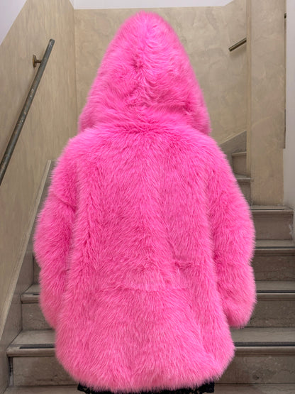 Pelliccia ecologica con cappuccio