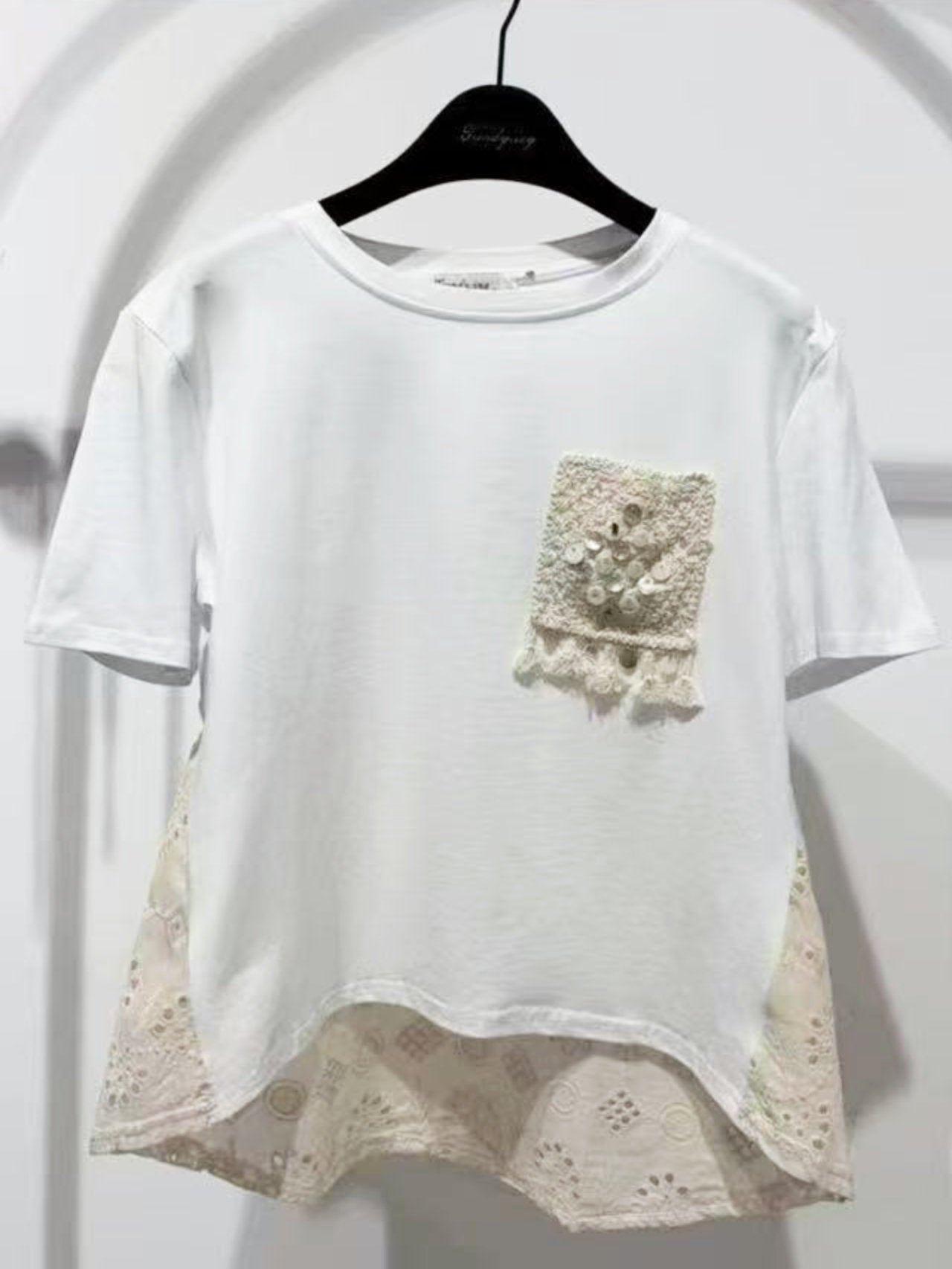 T-shirt con taschino uncinetto