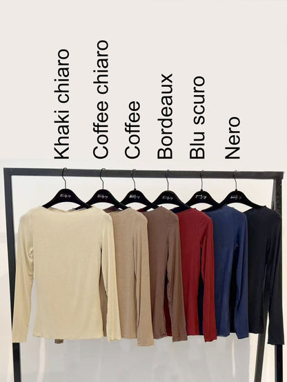 Maglia con scollo largo