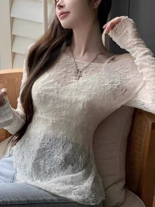 Maglia in pizzo con scollo largo