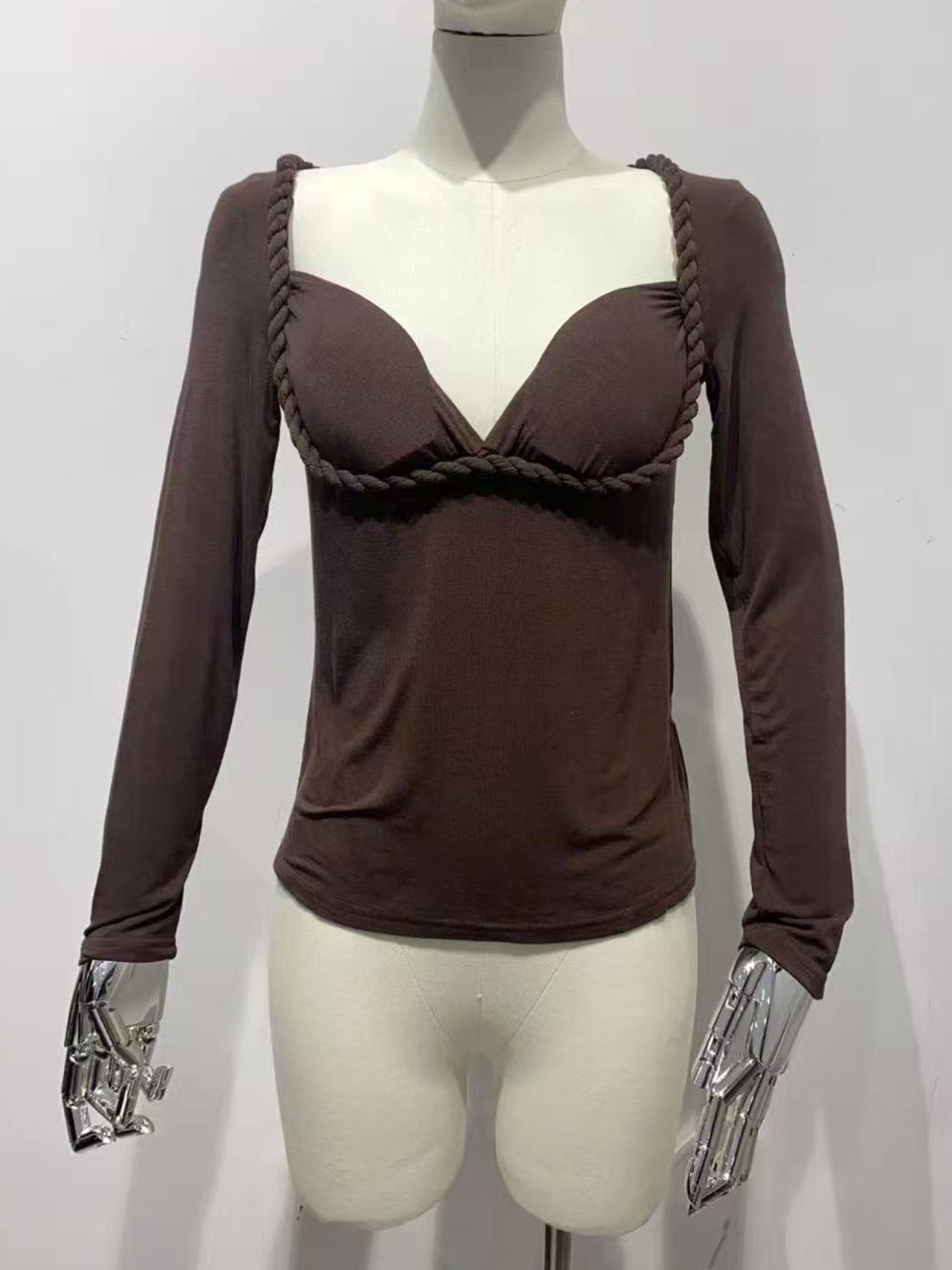 Maglia con corda arrotolata