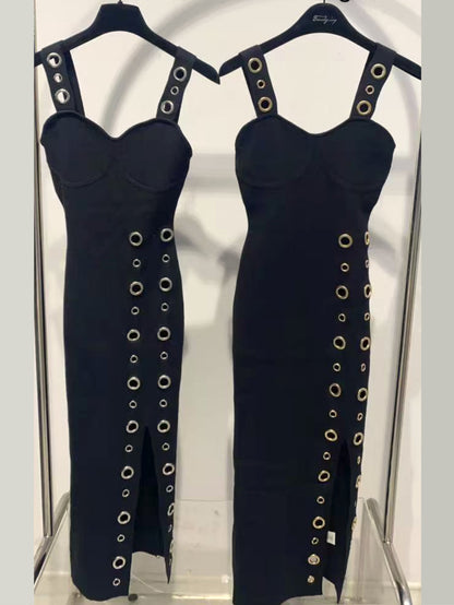 Vestito con borchie ad occhiello