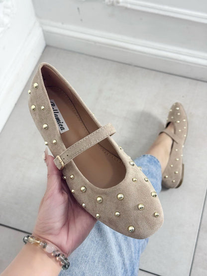 Ballerine con borchie e cinturino