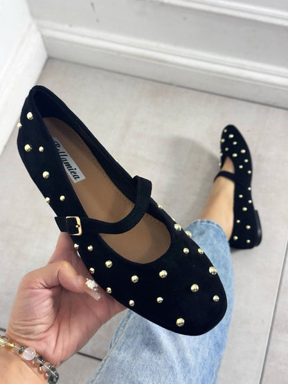 Ballerine con borchie e cinturino