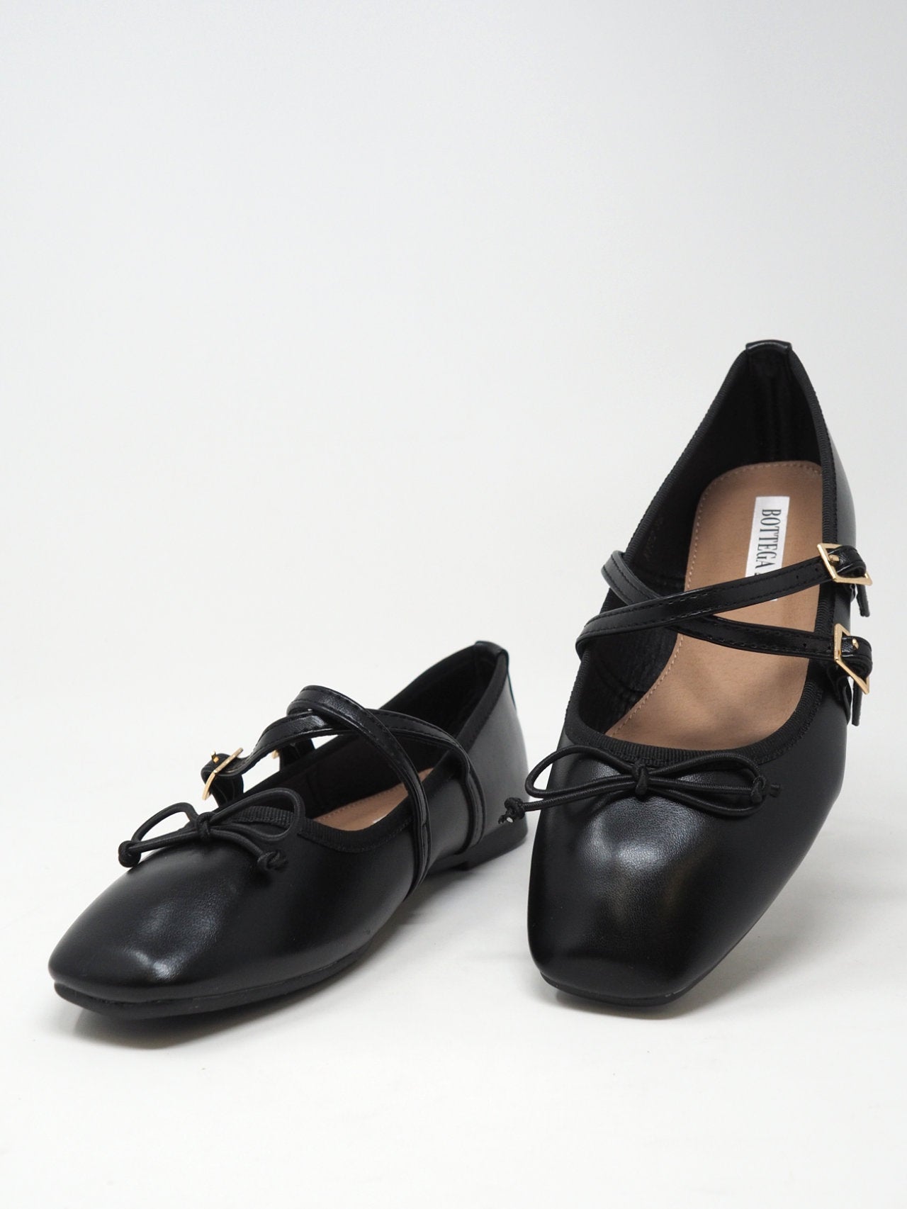 Ballerine con cinturini incrociati – New Line