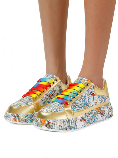 Sneakers ricoperte di strass