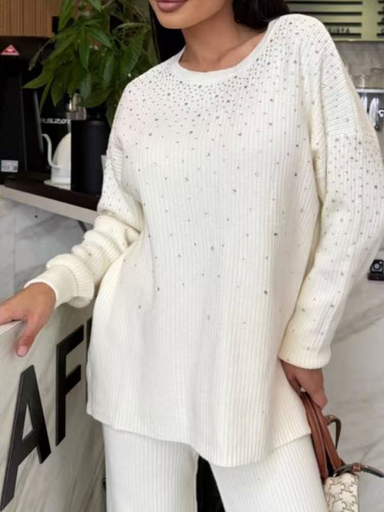 Completo maglia con strass e pantalone