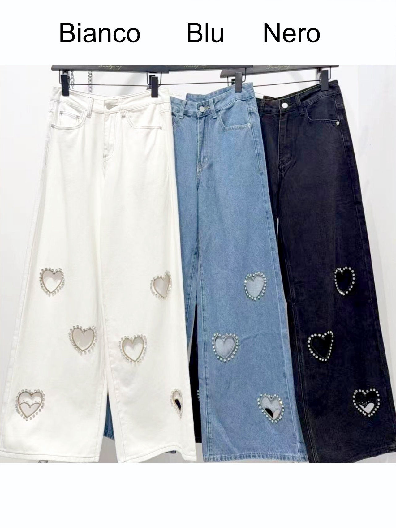 Jeans con fori a cuore
