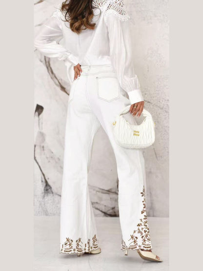 Jeans a zampa ricamati