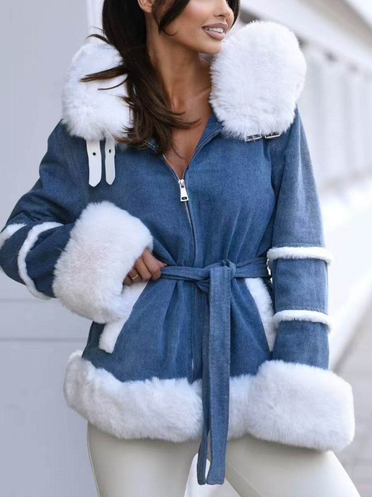 Giubbino jeans con cappuccio e pelliccia