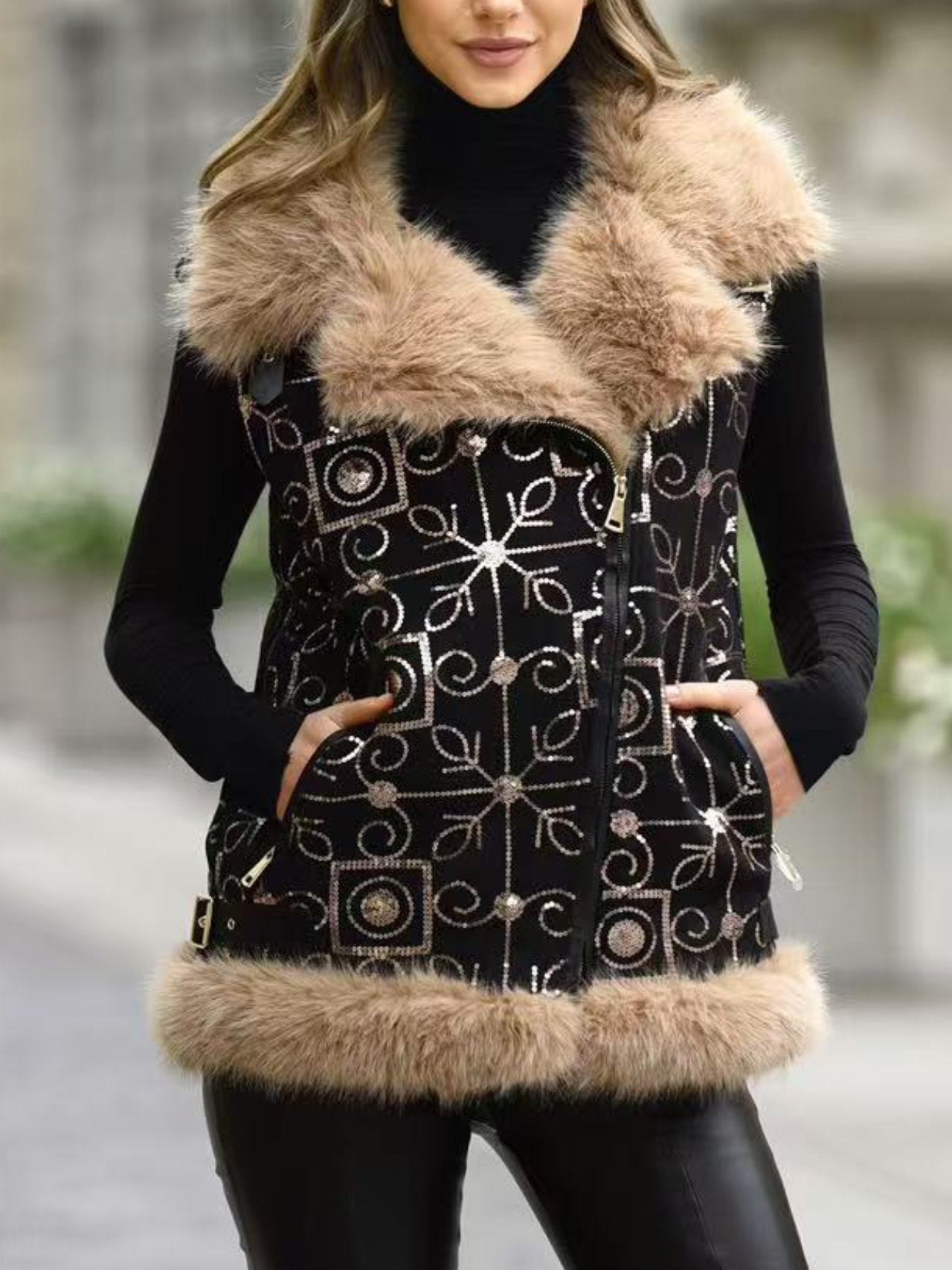 Gilet imbottito con paillettes e pelliccia