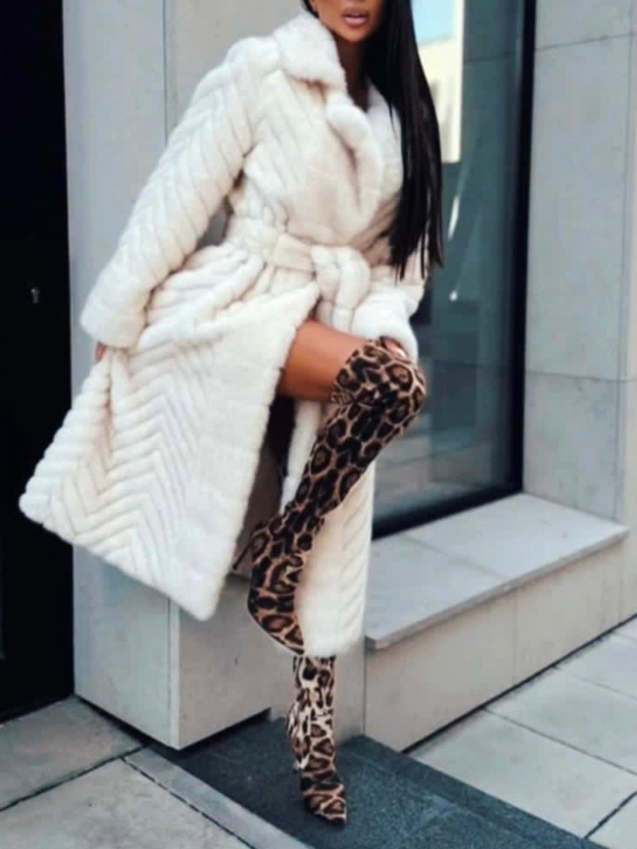 Pelliccia lunga con cinta