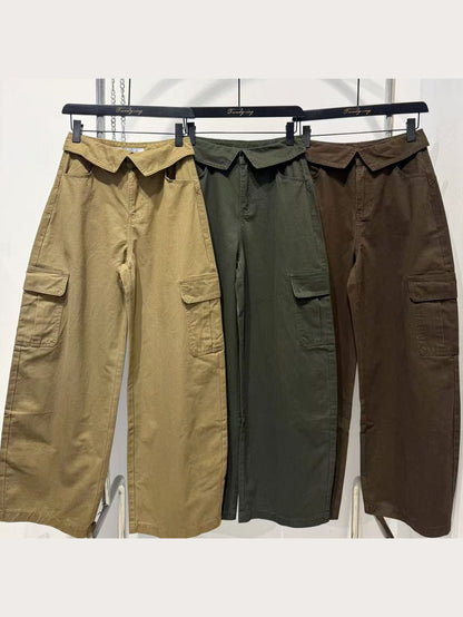 Pantaloni con risvolto cargo