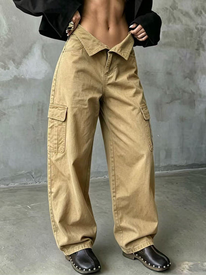 Pantaloni con risvolto cargo