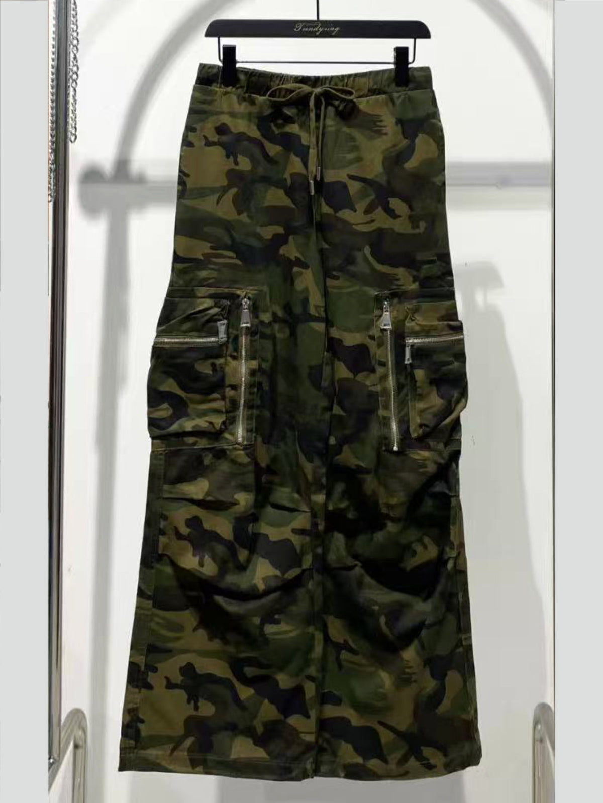 Pantaloni mimetici cargo