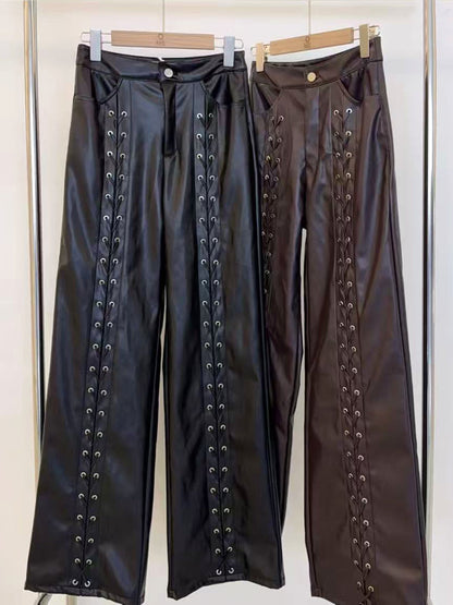 Pantaloni in ecopelle con lacci