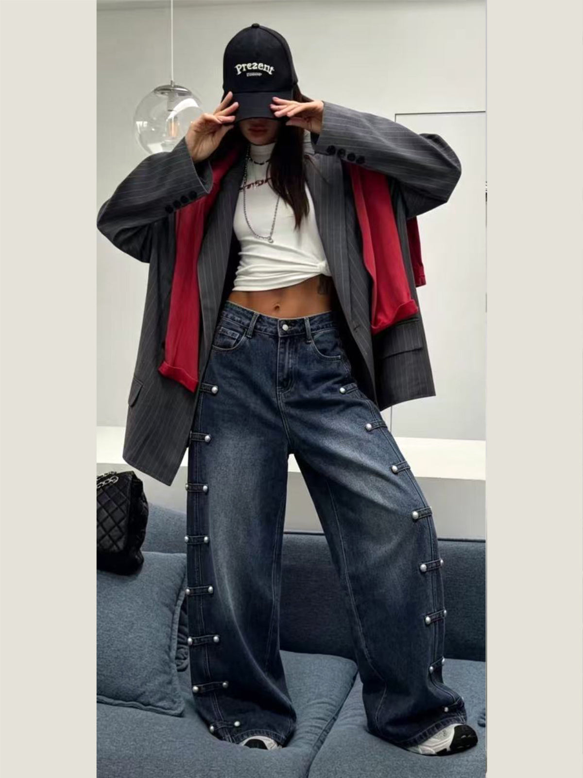 Jeans con borchie laterali
