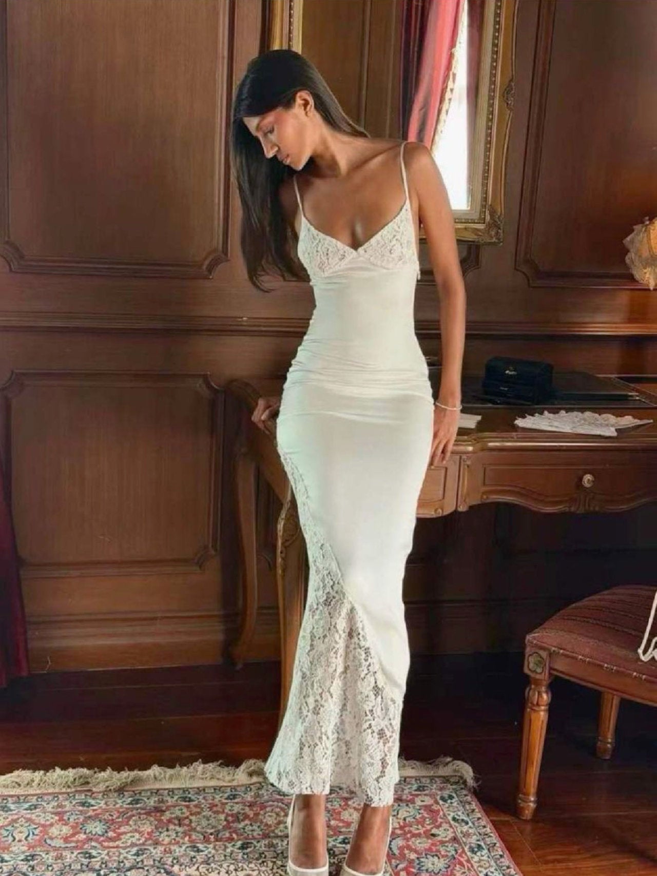 Vestito in raso con pizzo